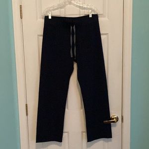 Figs Women’s Livingston Basic Scrub Pants Medium Petite in Navy